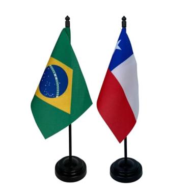 Imagem de Bandeiras de Mesa Brasil e Chile, 26cm Altura, 18x11cm, Tecido Oxford, Base Plástica, Kit 2 Unidades, para Escritório, Eventos e Decoração