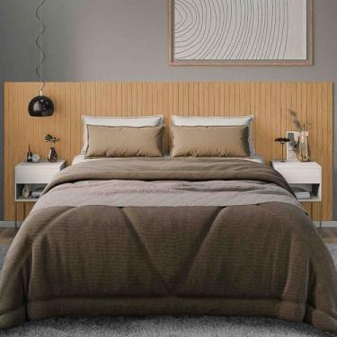 Imagem de Cabeceira Painel Ripado Amadeirado Autoadesiva MDF 2,53m x106cm Casal/Queen/King com Fita Dupla Face (25 Placas)
