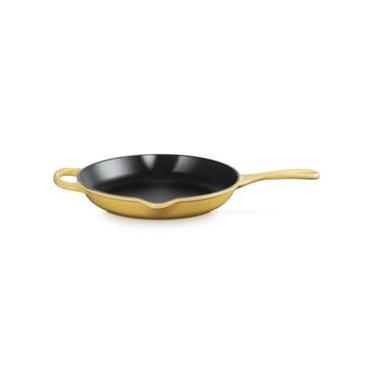Imagem de PANELA SKILLET LE CREUSET REDONDA SIGNATURE COM ALÇA EM FERRO FUNDIDO 26CM CAMOMILLE 20...