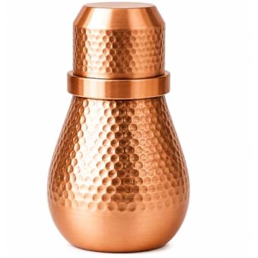 Imagem de 2activelife Garrafa de água de cabeceira de cobre martelado – Jarra polida de 963 g com tampa | Garrafa de cobre puro para água potável | Benefícios da cura Ayurveda | Vaso resistente (A 19 cm x L