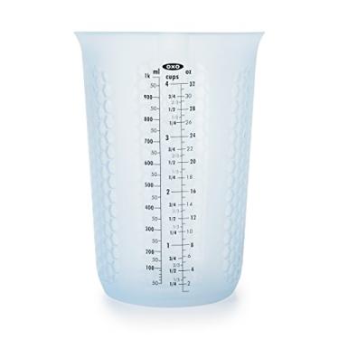 Imagem de OXO Copo medidor de silicone Good Grips para 4 xícaras Squeeze & Pour com padrão Stay-Cool