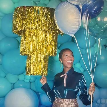 Imagem de Candelabro de franja de tinsel iridescente para festa decoração de bola de discoteca lustre de folha metálica brilhante decoração de festa de despedida de solteira suprimentos de cabine de fotos