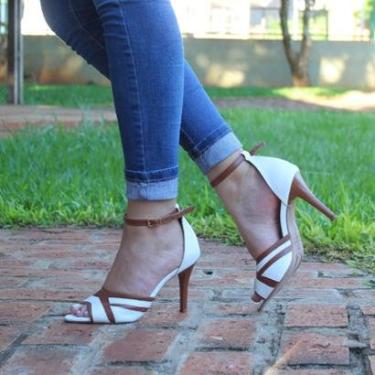 Imagem de Sandália Zhaceci Salto Alto Branca com Caramelo-Feminino