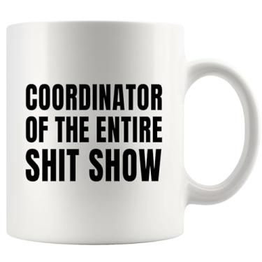 Imagem de Panvola Coordinator Of The Entire Shit Show Coworker Gifts Shit Show Supervisor Caneca Sarcástica Boss Gifts Manager Leader Funny Novelty Drinkware Caneca de cerâmica 325 ml branca