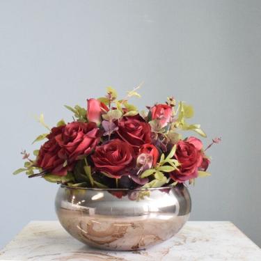 Imagem de Arranjo De Flores Artificiais Rosas Vermelhas No Vaso Bronze