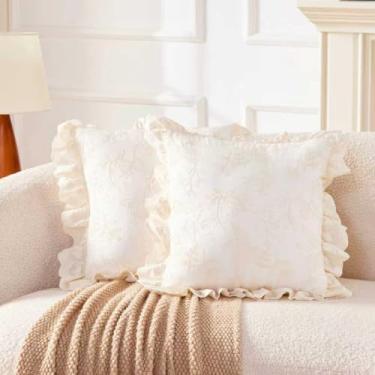 Imagem de HAUSFRAU Conjunto de 20 x 20 capas de travesseiro, estilo francês floral bordado e renda com acabamento de babados, fronha decorativa chique para sofá, casamento, creme