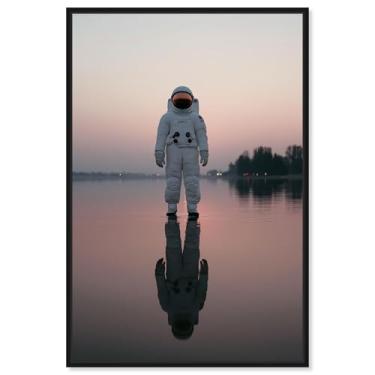 Imagem de Arte de parede de astronauta com impressão em tela Waking Dream por Art Remedy, moldura preta, 40,6 x 61 cm