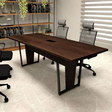 Imagem de Mesa de Reunião Escritório 2,00m X 0,90m com 1 Caixa de Tomadas Pés Metal F5 Corporate Marsala com Preto