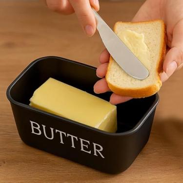 Imagem de Manteigueira grande de 16,5 x 9,5 cm com faca - Protetor de manteiga de plástico, suporte superior seguro para lava-louças, espalhador e tampa integrados para bancada, preto