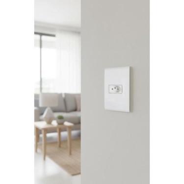 Imagem de Tomada 2P+T 20A 250V Branco - Instalação Segura e Elegante - Congratul
