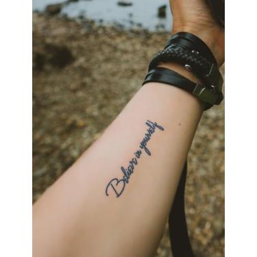 Imagem de Tatuagem de suco de ervas semipermanente tatuagem mágica adesivo simples inspirador frase em inglês padrão sem derramamento não reflexivo ombro pescoço clavícula dedo perna pulso corpo tatuagem
