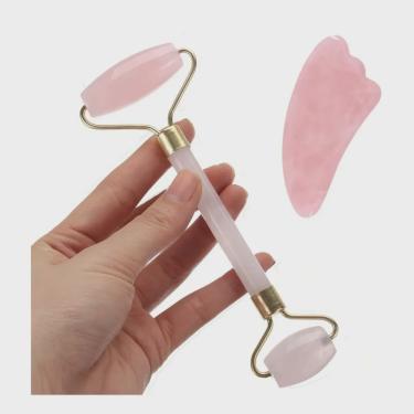 Imagem de Rolo Massageador Facial Quartzo Rosa Jade + Placa Gua Sha