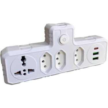 Imagem de Adaptador, extensão, filtro de linha, régua com 4 tomadas, uma Universal, USB-C, USB, carregamento inteligente, anti-chamas, 110-220V, até 2500W. Praticidade e segurança para seus dispositivos.