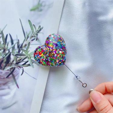 Imagem de Porta-crachá retrátil de coração com clipe de identificação para enfermeiras de enfermagem, suporte de crachá com clipe jacaré (03)