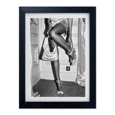 Imagem de Quadro emoldurado preto e branco de salto alto moderno arte de parede preto decoração de quarto de menina preta pintura de tela feminista feminina impressão de banheiro decoração de parede para quarto