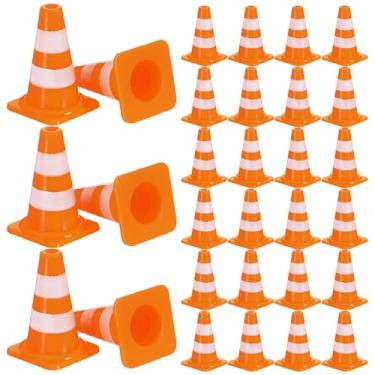 Imagem de 30 mini cones de trânsito, pequenos cones de plástico de 2,54 cm, pequeno cone laranja mini cone, sinais de aviso de trânsito para micro mesa de areia de paisagem, placas de rua, modelo cone de