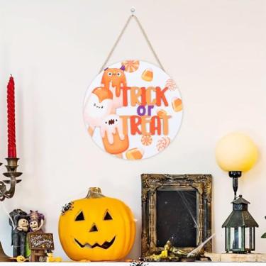 Imagem de TOARTi 3D Festa de Halloween para pendurar na porta da frente (29 x 29 cm) Sinal de madeira de boas-vindas doces de Halloween para pendurar na parede ou travessuras para decoração de festa de férias