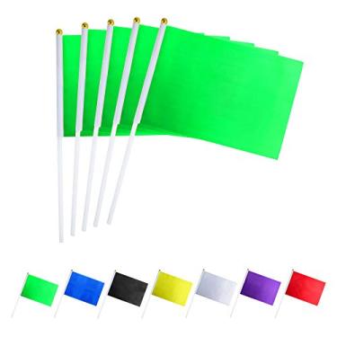 Imagem de GentleGirl. Pacote com 50 bandeiras verdes dos EUA, mini bandeiras de banner verde sólido puro vara, suprimentos de desfile de decoração de cor de festa, escola, clube esportivo, celebração de