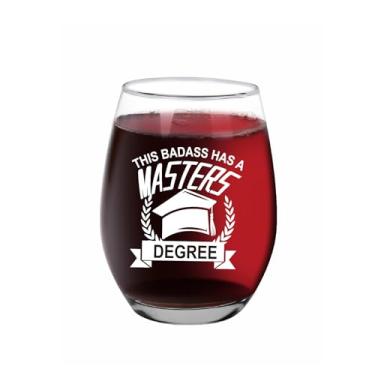 Imagem de Jogskeor Presentes de formatura, This Badass Has a Masters Degree 425.2 g Taça de vinho sem haste para mulheres e homens, presente de formatura para ela, amigos, irmã, crianças, graduados estudantes