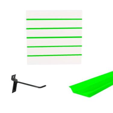 Imagem de Painel Canaletado Branco em Mdf 0,61 x 0,61m com Perfil Pvc Verde Limã