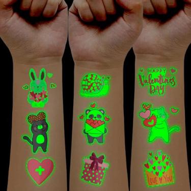 Imagem de 204 peças de tatuagens de dia dos namorados que brilham no escuro, tatuagens temporárias de coração com arco de urso, decorações de festa de dia dos namorados, adesivos de arte corporal realistas