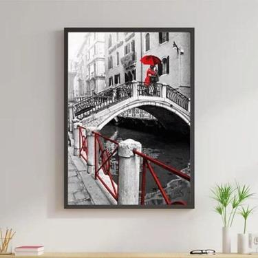 Imagem de Quadro Casal Com Sombrinha Vermelha 33X24 C/Vidro - Preta