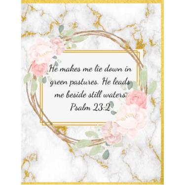 Imagem de Ele me faz deitar em pastos verdes. Ele me leva ao lado de águas paradas - Salmo 23: 2: Diário cristão grande forrado em branco para mulheres, meninas | Citação de capa de versículo da Bíblia floral