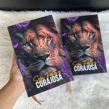 Imagem de Bíblia Sagrada Feminina Leão Seja Forte e Corajosa LETRA HIPER GIGANTE