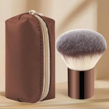 Imagem de Mini pincel de maquiagem Kabuki com estojo de viagem - pincel redondo de base de cabo curto e bolsa de couro marrom, ferramenta de beleza compacta para aplicação precisa de pó