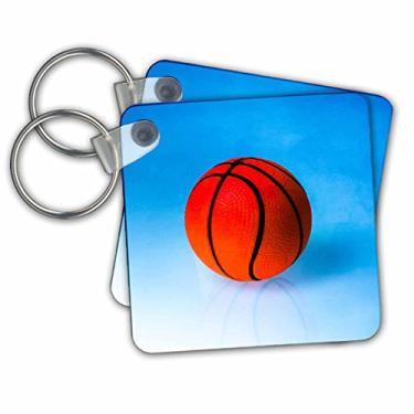 Imagem de 3dRose Chaveiro bola de basquete de brinquedo laranja em fundo azul, conjunto de 2, 5,7 x 5,7 cm (kc_270378_1)