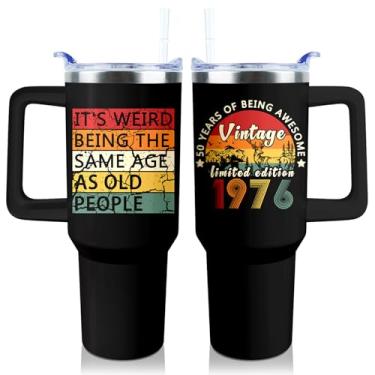Imagem de XAIVEZL Presentes de aniversário de 50 anos para homens copo de 1,134 g com alça e tampa de canudo à prova de vazamento - copo vintage 1975 presentes de aniversário de 50 anos para mulheres copos