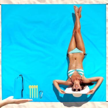 Imagem de Fammart Cobertor de praia à prova de areia impermeável, cobertor de piquenique compacto, tapete de praia leve de secagem rápida, lona de acampamento com bolsos de canto e estacas para caminhadas
