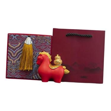 Imagem de Generic Estátua de Cavalo Ornamento de Mesa Escultura Decorativa Criativa Decoração Feng Shui para Armário Estante Lareira, Caixa de Abóbora com Listras Vermelhas