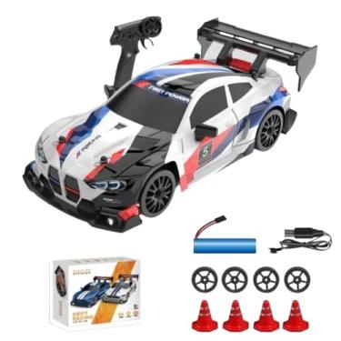Imagem de Carrinho de Controle Remoto 4WD 1:24, Drift Racing com Luzes, Recarregável, Inclui Bateria, Carregador, 4 Rodas Extras e 4 Cones, Modelo 8607 (Branco)