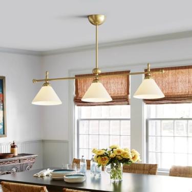 Imagem de UienVee Lustre linear, lustre moderno para sala de jantar, luminárias de jantar com sombra de vidro de leite, luzes pendentes ilha de cozinha para restaurante, sala de estar (ouro, 3 luzes)