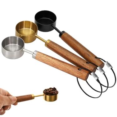 Imagem de 3 copos medidores de 1/16 xícara com cabo de madeira, colher de medição de aço inoxidável de 15 ml para assar, cozinhar, ingredientes secos e úmidos para café, chá, leite em pó e muito mais.