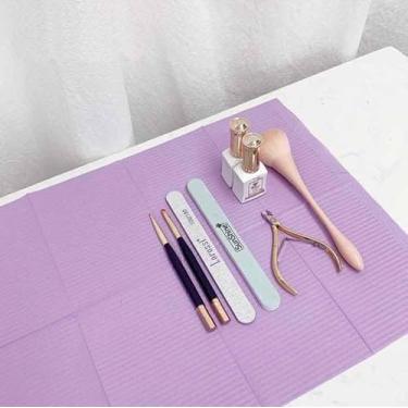 Imagem de 10 peças de tapetes de mesa descartáveis para arte de unhas, 3 camadas, à prova d'água, 33 x 45 cm, almofadas de limpeza dobráveis com pontas de unhas, toalhas artísticas para salão de beleza e capa
