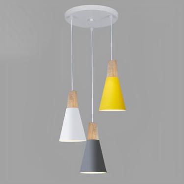 Imagem de Lustre triplo moderno e criativo em metal colorido com 3 lâmpadas E26, luminária pendente nórdica para ambientes internos, ideal para sala de jantar, quarto e cozinha.