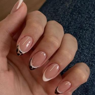 Imagem de Unhas postiças curtas médias amêndoas francesas com estampa de leopardo francês com design simples, cobertura completa, cola em bastão falso artificial em unhas de acrílico para mulheres, casamento
