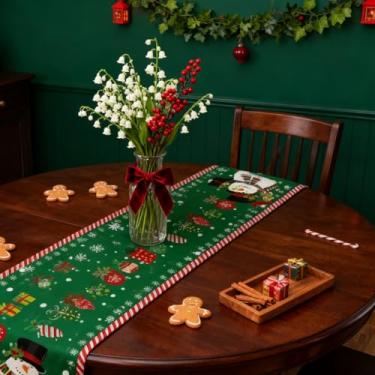 Imagem de Caminho de mesa de Natal, boneco de neve caprichoso com ornamentos e estampa de presentes, decoração de mesa verde para lareira e cornija, 182 x 33 cm