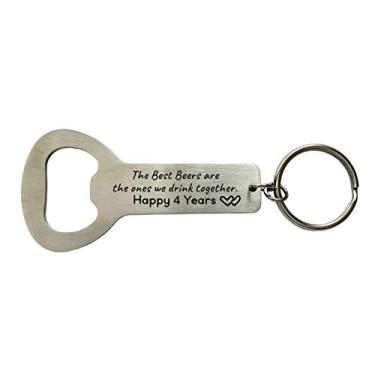 Imagem de DJwindfy Presente de casamento de 4 anos para homens The Best Beers Are The One We Drink Together Abridor de garrafas chaveiro presentes para marido e esposa