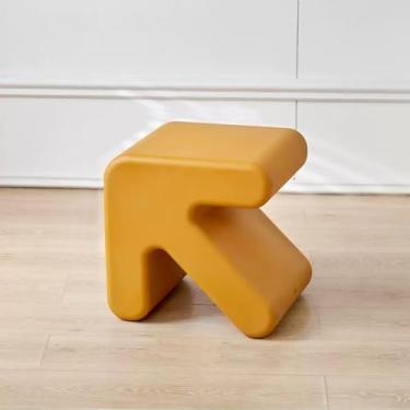 Imagem de Mesa lateral com destaque para sofá, mesa de canto moderna para bebidas, banquinho de plástico bonito, mesa de cabeceira para espaços pequenos, sala de estar, quarto, lounge, sofá, corredor,