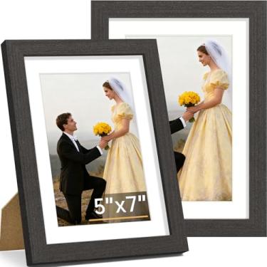 Imagem de Vittanly Conjunto de 2 porta-retratos 12 x 18 cm, moldura de madeira maciça para parede ou mesa, exibição de foto 10 x 15 com tapete ou 12 x 17 sem tapete, preto