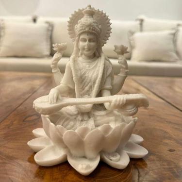 Imagem de Escultura Sarasvati De Pó De Mármore 15Cm