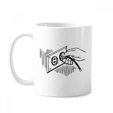 Imagem de Plugue de tomada padrão diagrama de circuito caneca cerâmica café porcelana xícara louça