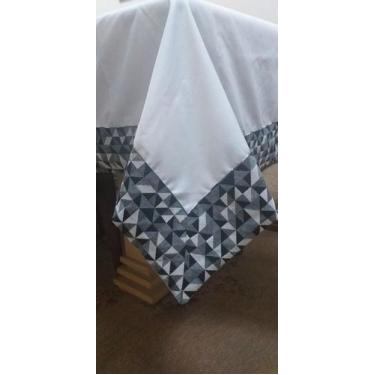 Imagem de Toalha de mesa gabardine com barrado de 10 cm triangulo preto - Magic