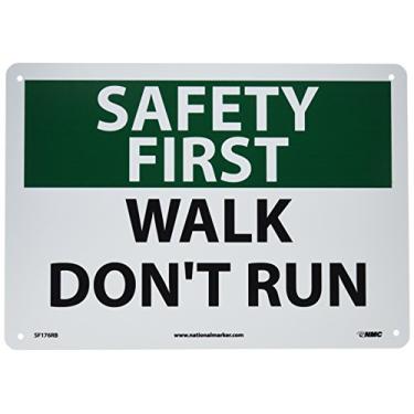 Imagem de NMC Placa SF176RB OSHA, legenda "SAFETY FIRST - WALK DON'T RUN", 35,5 cm de comprimento x 25,4 cm de altura, plástico rígido, preto/verde em branco