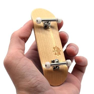 Imagem de Prolific Complete Fingerboard – Forma e tamanho da placa profissional, rodas de rolamento e caminhões – Placa de madeira feita à mão de 32 mm x 97 mm – The Real OG Classic Maple Edition