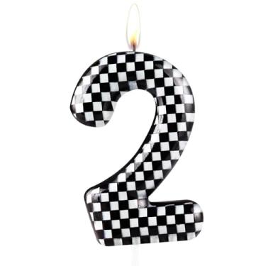 Imagem de Velas de aniversário xadrez pretas e brancas, bandeira quadriculada, número de tema de corrida, decoração de bolo de aniversário, decoração de festa para entusiastas de carros, velas de bolo de 2º