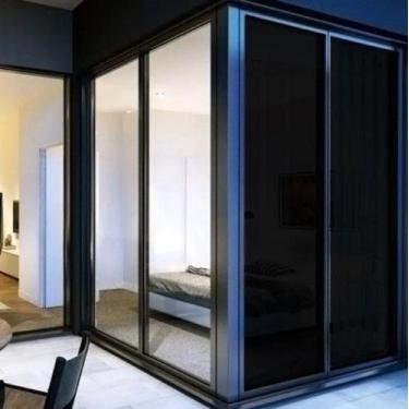 Imagem de Adesivo Blackout Preto Rolo Lavável Impede Luz Solar de Janela e Porta